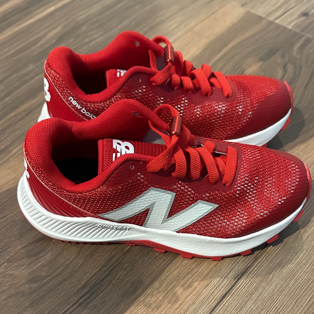 New in box - New Balance Youth 4040V7 Turf Trainer